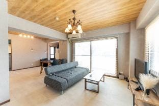 Darin Hawks Street Suite Room Vacation rental in Fukuoka