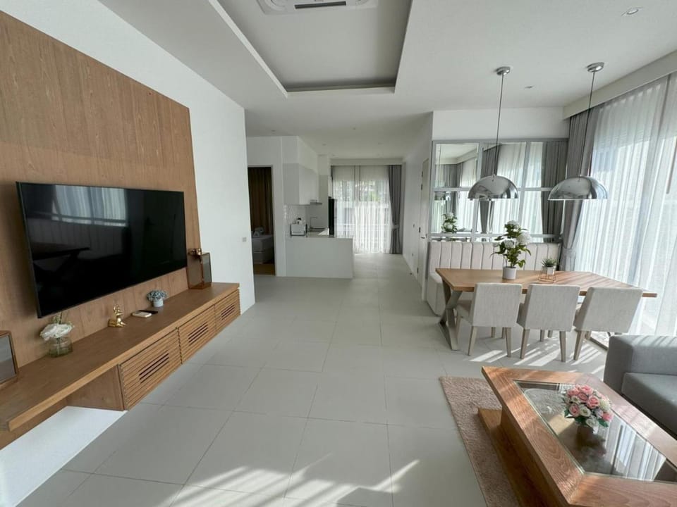 Luxury 4br pool villa near Kamala beach Villa in Kamala