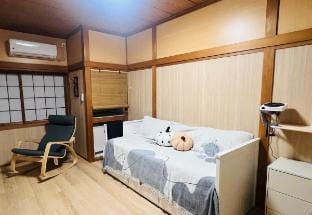 [旭之屋]适合团体入住，温馨舒适、交通便捷，车站步行4分钟，直达难波、天王寺、通天阁 Vacation rental in Osaka