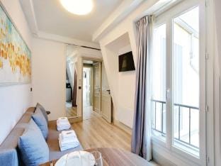 Amazing 2BD6P apt with AC - Bastille Apartment in Paris