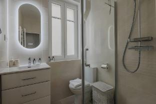 Charming Apt - 1BD4P - Tour Eiffel  Invalides Apartment in Paris