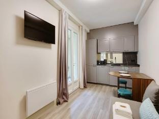 Cosy apartment with balcony - 2BR6P- La Roquette Apartment in Paris