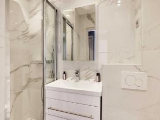 Modern apartment  terrace - 2BR6P - Near Nation Apartment in Paris