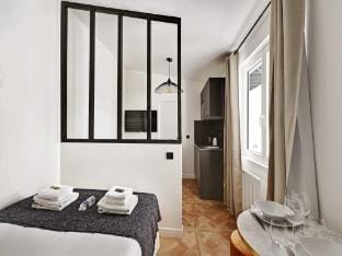 Cosy Apartment - Tour Eiffel  Champs de Mars 19B Apartment in Paris