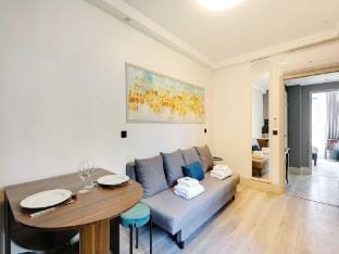 Modern apartment with balcony - 2BR6P- Roquette Apartment in Paris