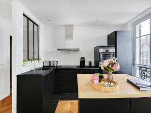 Trendy apartment - 2BR4P - SaintongeLe Marais Apartment in Paris