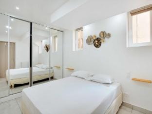 Appartement in the heart of Paris  Canal de LourqCrimee Apartment in Paris