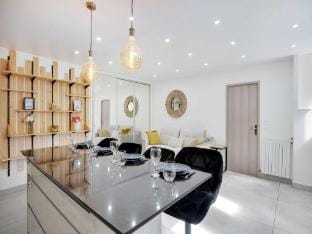 Appartement in the heart of Paris  Canal de LourqCrimee Apartment in Paris