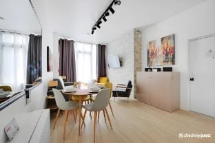 Intimate Flat w AC  Jacuzzi - 2BR6P Montmartre Apartment in Paris