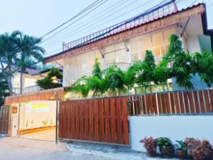 Jomtien Beach Pool Villa - Villa by the Sea, Jomtien Beach Villa in Pattaya City