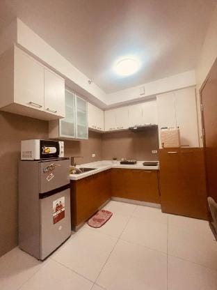Tower3-1807 2BR Sunshine100 70"TV Pool Karaoke Vacation rental in Mandaluyong