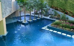 Sunshine100 T2 212 70"TV+PoolGym QueenBed 70"TV Vacation rental in Mandaluyong