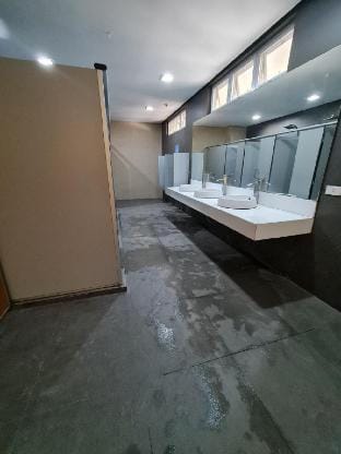 Sunshine100 T2 212 70"TV+PoolGym QueenBed 70"TV Vacation rental in Mandaluyong