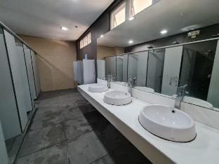 Sunshine100 T2 212 70"TV+PoolGym QueenBed 70"TV Vacation rental in Mandaluyong