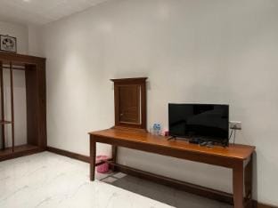 Udee Guesthouse Pakse Queen-Bed Apartment in Laos