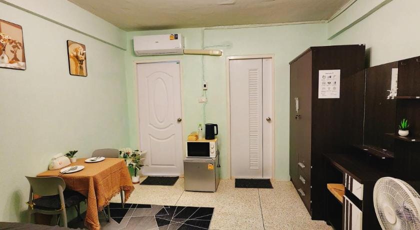 803-STP Homely room Free Wi-Fi and Near BTS line Apartment in Bangkok