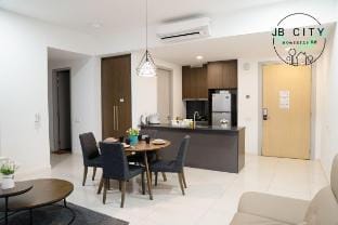 Grand Medini Suites B17*6pax Wi-Fi by RR JBcity Vacation rental in Johor