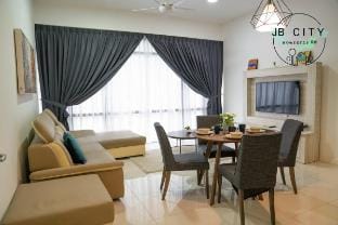 Grand Medini Suites B17*6pax Wi-Fi by RR JBcity Vacation rental in Johor