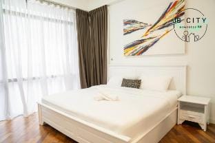 Grand Medini Suites B17*6pax Wi-Fi by RR JBcity Vacation rental in Johor