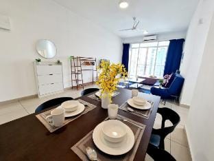 12 Guest 4 Rooms USJ Summit Damen Segi Taipan Vacation rental in Subang Jaya