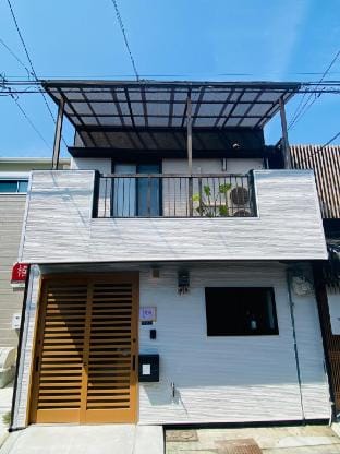 『花火天下茶屋二番館』天下茶屋駅徒歩5分。和風庭園付きリノベーションモダン民泊 Vacation rental in Osaka