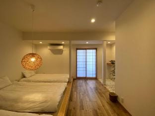 『花火天下茶屋二番館』天下茶屋駅徒歩5分。和風庭園付きリノベーションモダン民泊 Vacation rental in Osaka