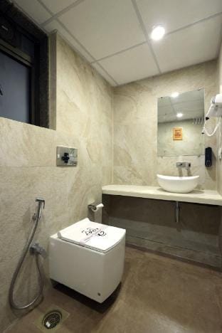 Luxury 2 BHK in Santacruz – Comfort Meets Style Apartment in Mumbai