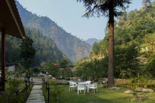 River Side Cottage With Private Lawn Vacation rental in Himachal Pradesh