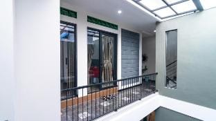 Farabella 3 with Private Pool and Rooftop Villa in Batu