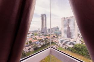 Twin Galaxy 6Pax Netflix Cozy KSL Vacation rental in Johor Bahru