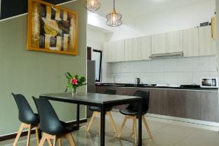Molek Sky View 6Pax Netflix
Mid Valley Apartment in Johor Bahru