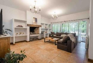 Beautiful house with pool and garden in Mendoza Villa in Luján de Cuyo