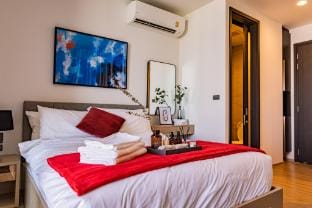Sea View Edge Central Pattaya Apartment in Pattaya City