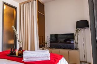 Sea View Edge Central Pattaya Apartment in Pattaya City