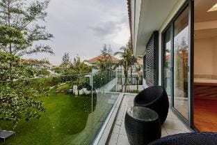 Spacious villa with pool Villa in Hoa Hai