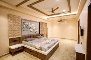 Myestay: Elite The Ultimate Luxury & Spacious flat Villa in Varanasi