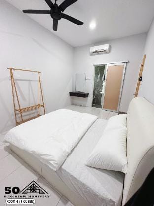 50 Bungalow Homestay Villa in Perak Tengah District
