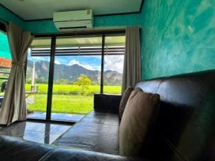 โฮมสเตย์ บ้านพักริมภูเขา ติดทุ่งนา สนามหญ้าส่วนตัว Vacation rental in Thailand