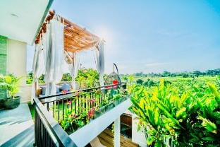 Luxury Villa Chelsea - Pool & Rice Views in Canggu Villa in North Kuta