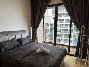 DangaBay Seaview[8pax] Netflix Apartment in Johor Bahru