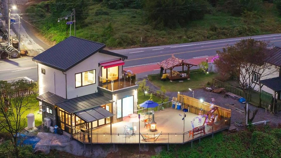 Danyang greennarae dokche poolvilla Pens Bed and Breakfast in South Korea
