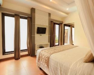 Villa Private Pool with Mini Kitchen Villa in Kuta Selatan
