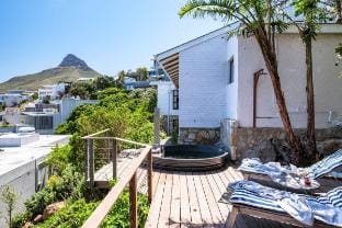 Luxurious Camps Bay Retreat w Sea Views Rock Resid Villa in Camps Bay