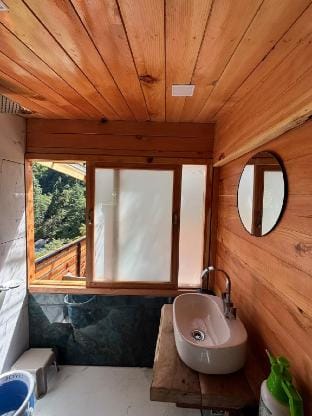 Tiny treehouse Vacation rental in Himachal Pradesh