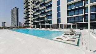 Luxurious 1-Bedroom Oasis l Binghatti Corner, JVC Apartment in Dubai