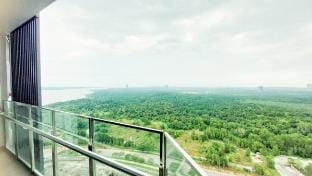 Almas Suites - 1 Bedroom King w Balcony High Floor Vacation rental in Johor