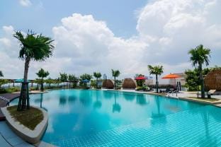 Almas Suites - 1 Bedroom King w Balcony High Floor Vacation rental in Johor