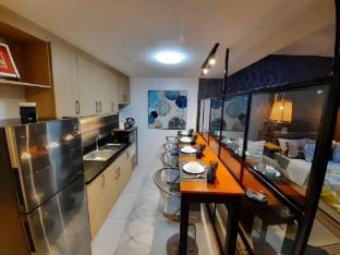 Japanese Inspired Unit in Avant BGC w/ Pool & Gym Vacation rental in Makati