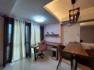 Serenity Suite at Forbeswood Vacation rental in Makati