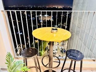 Masteri near Landmark81 pool, River & pool view, Apartment in Ho Chi Minh City